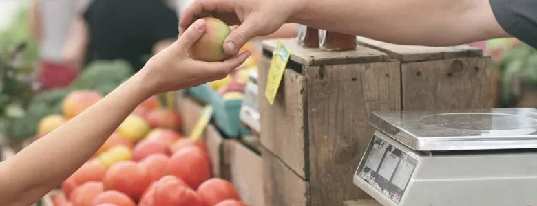 Como incorporar alimentos de origem local ao seu cardápio